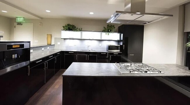 Building Photo - 88 E San Fernando St