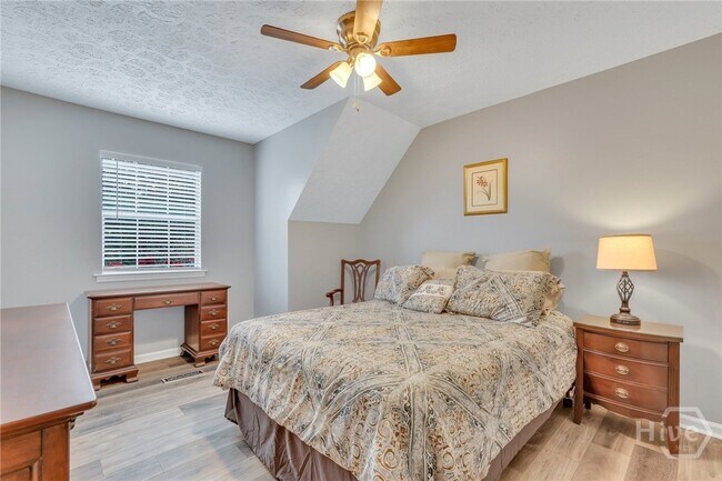 Building Photo - 11 Ropemaker Ct