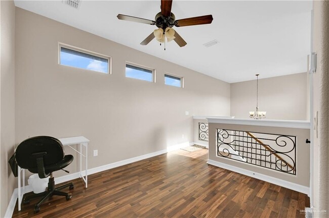 Building Photo - 33 Colvin Ave