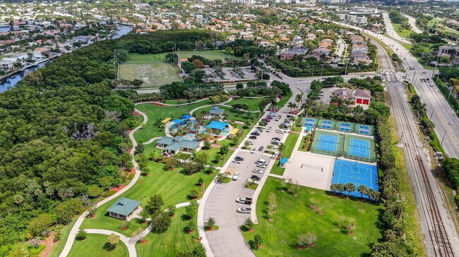 Building Photo - 15 Royal Palm Way