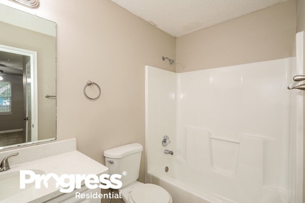 Building Photo - 1615 Twin Oak Ln