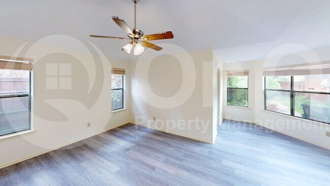 Building Photo - 1633 Palisades Dr