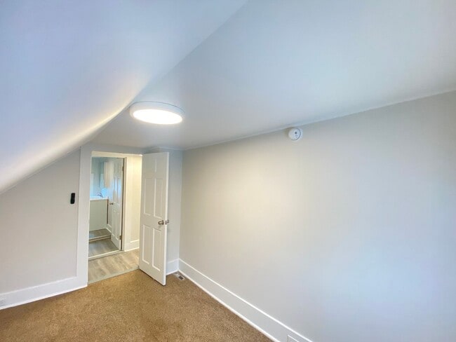 Building Photo - 8 Parkinson Ct