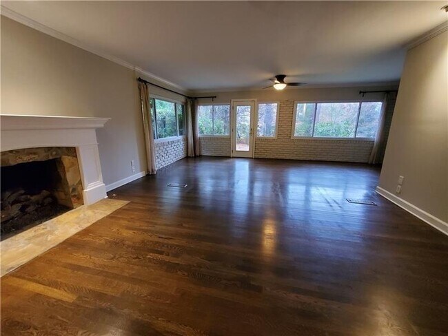 Building Photo - 4615 Mystic Dr NE