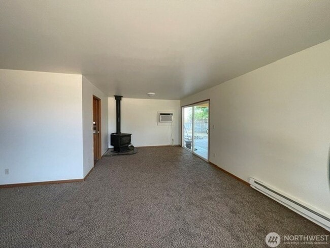 Building Photo - 511 Castle Dr
