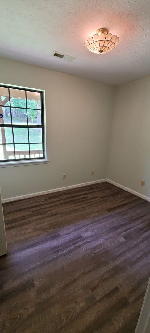 Building Photo - Corner Lot 3BR 1.5BA Home in Forest