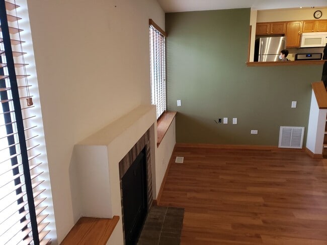 Building Photo - Updated 3 bd 2.5 ba updated home