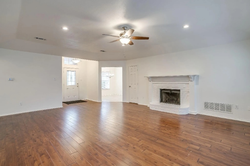 Building Photo - 701 Stonebrooke Dr