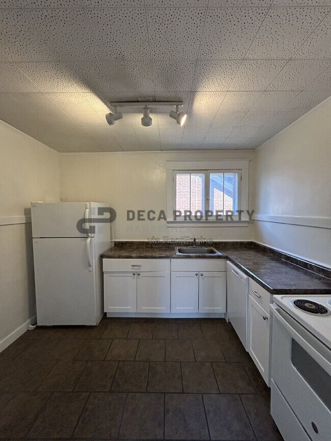 Building Photo - 1252 Moorlands Dr