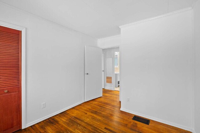 Building Photo - Spacious Single-Family Home with Versatile Living Spaces