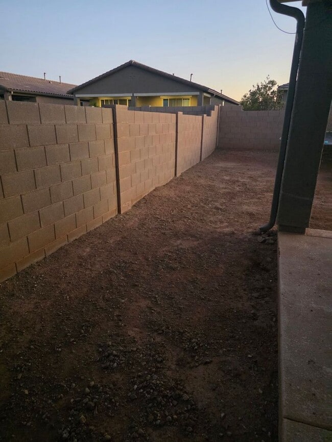 Building Photo - Great family home in Red Rock