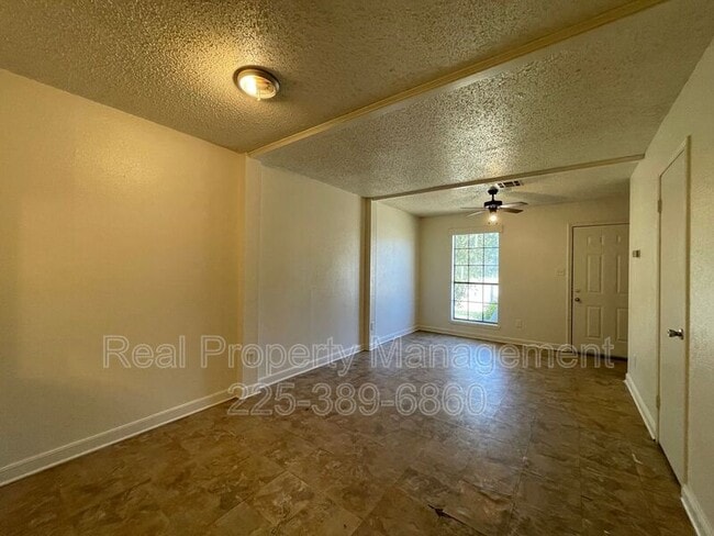 Building Photo - 750 Hospital Rd