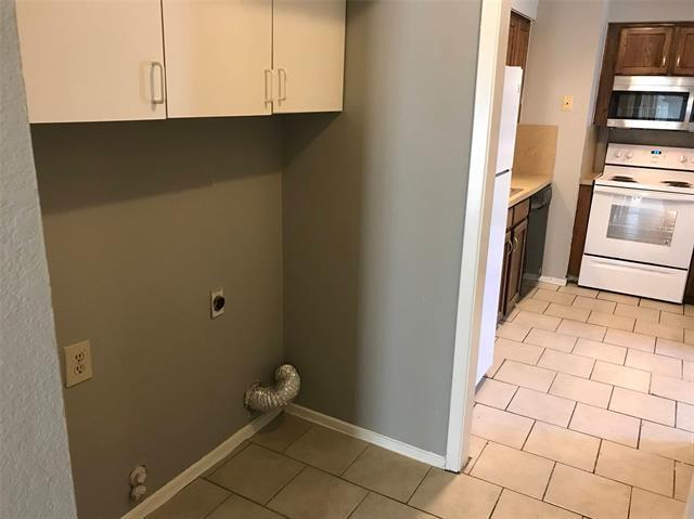 Building Photo - 118 Maple St