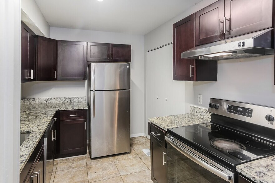 Building Photo - 2441 Brook Canyon Dr