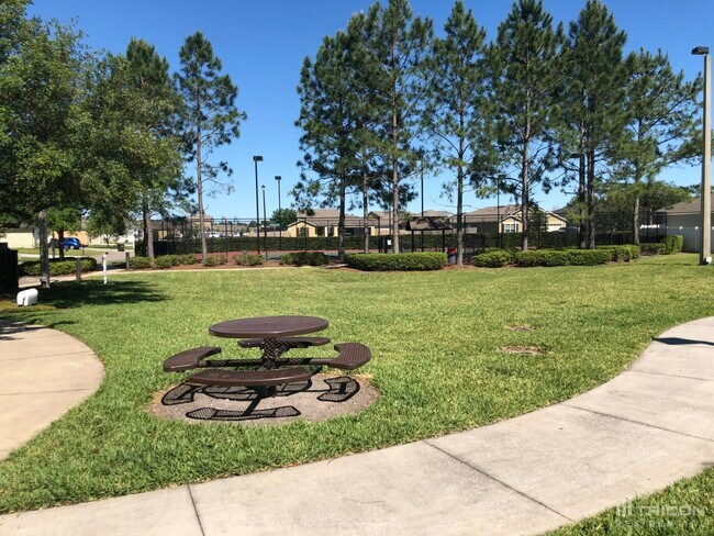Building Photo - 2110 Pebble Point Dr