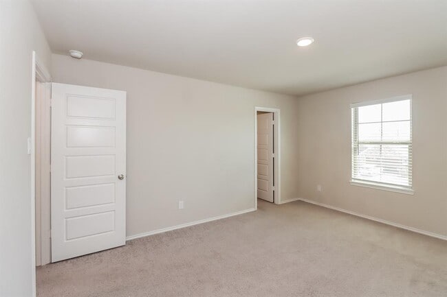 Building Photo - 331 Jewett Meadow Dr