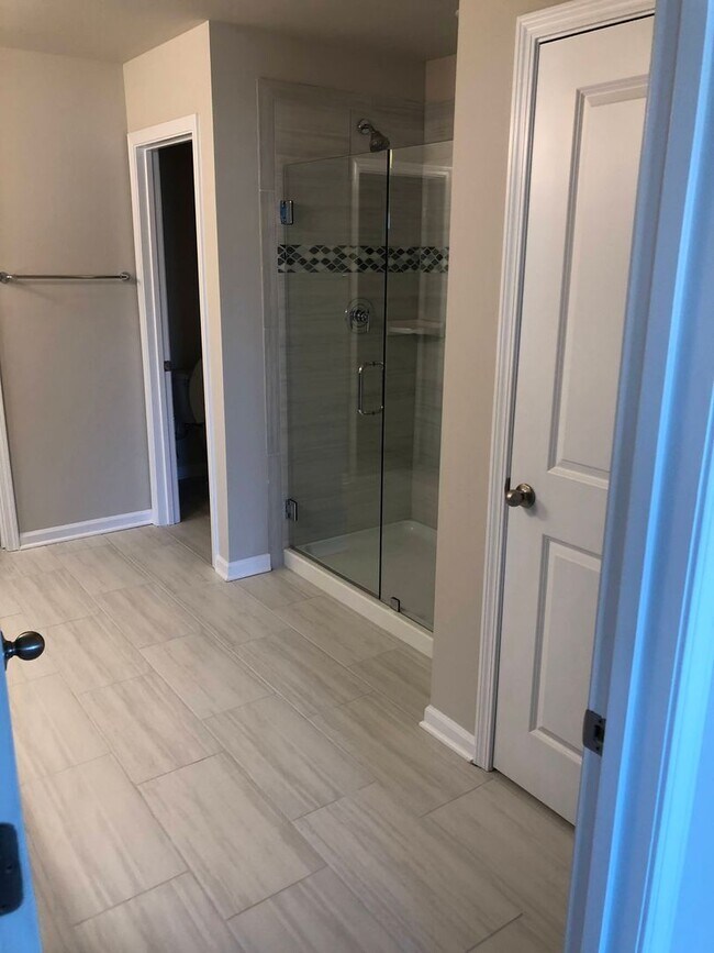 Building Photo - Modern 5 Bed | 3 Bath House in Cary