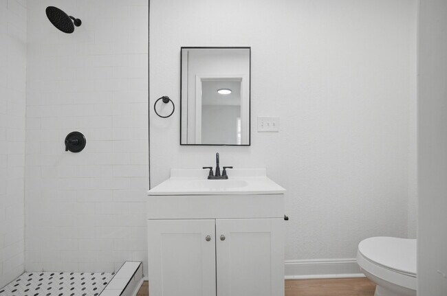 Building Photo - NEWLY REMODELED 4 BEDROOM COLONIAL HOME FOR RENT IN SUFFOLK!