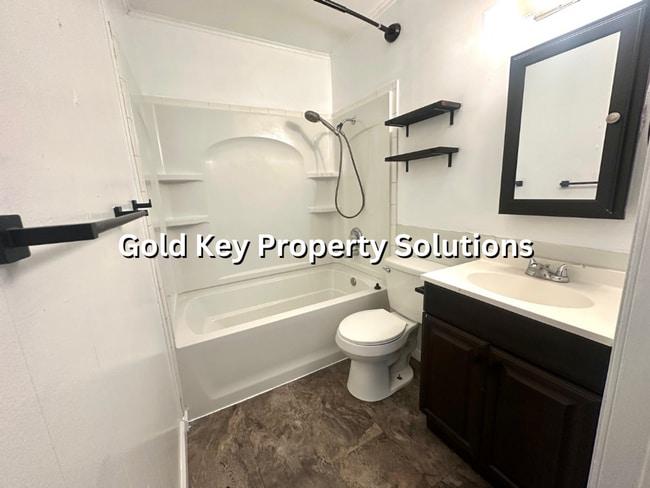 Building Photo - 3 Bed 1 Bath Home For Rent! (NO SECTION 8)