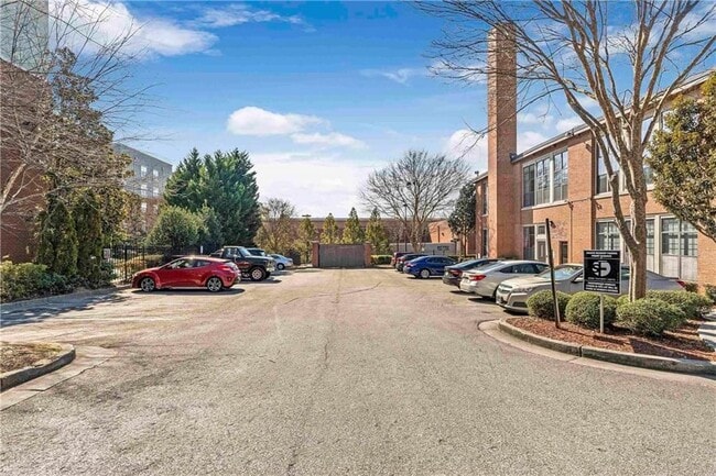 Building Photo - 1261 Caroline St NE