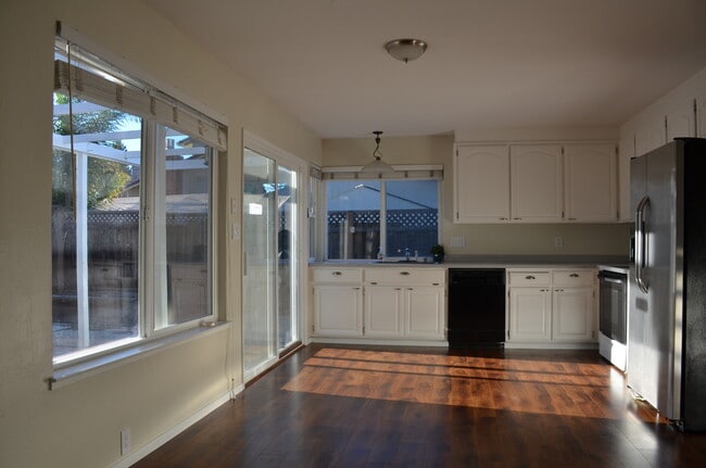 Primary Photo - 3576 Yellowstone Ct