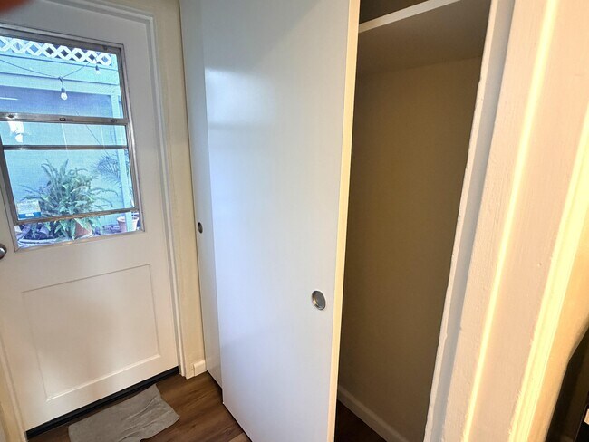 Building Photo - 21 59th Pl