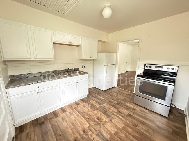 Building Photo - 981 Chatwood St