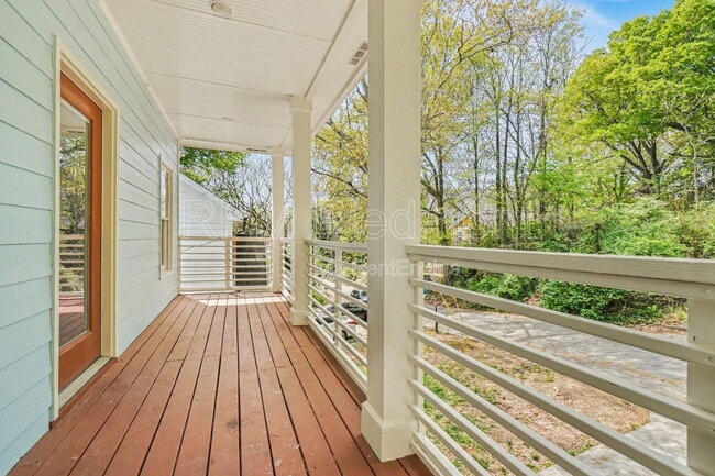 Building Photo - 1034 Hubbard St SW