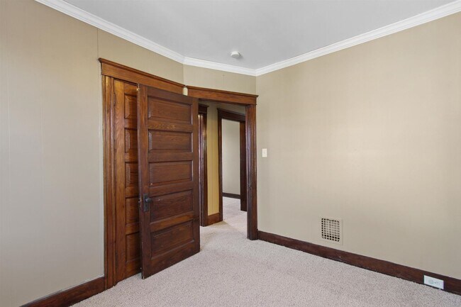 Building Photo - 34 S Royal St