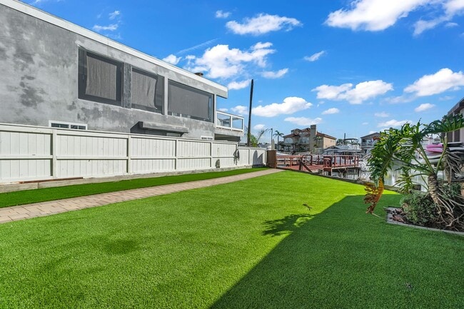 Building Photo - 16865 Bayview Dr