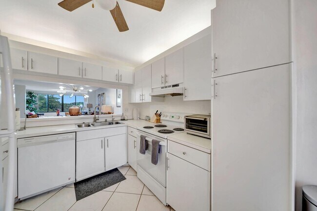 Building Photo - 9485 N Belfort Cir
