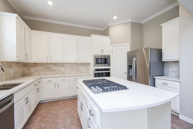 Building Photo - 8004 Stoneyway Dr