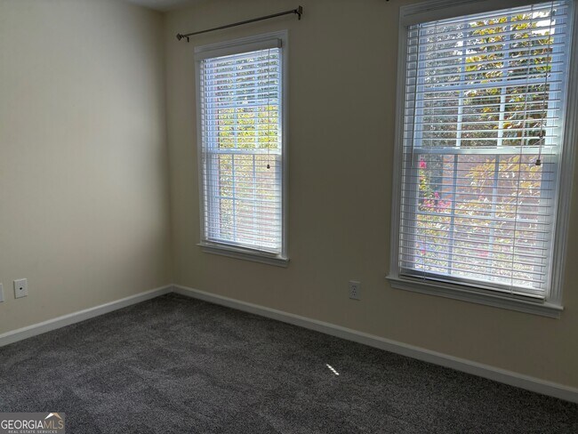 Building Photo - 6221 Woodlore Dr NW