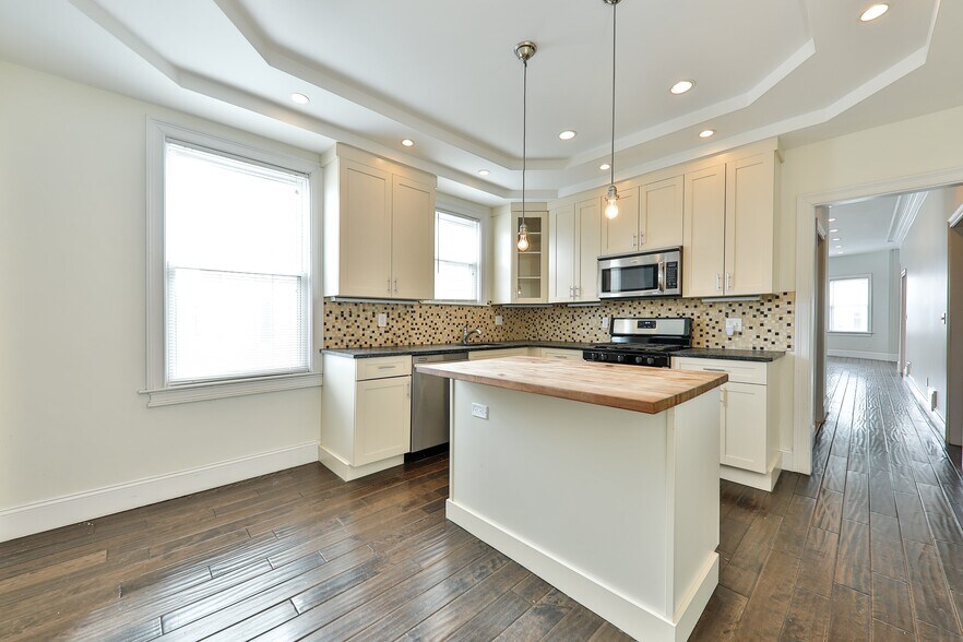 Building Photo - 9 Bellflower St