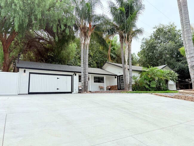 Primary Photo - Luxury 3-Bedroom + Bonus Room Home in Gate...