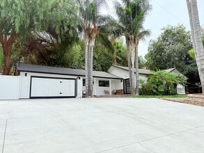 Building Photo - 9501 N Clybourn Ave