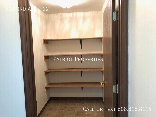 Building Photo - 207 3rd Ave