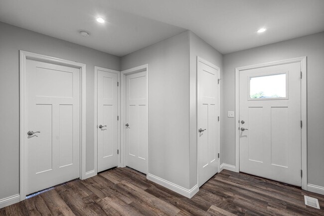Building Photo - BRAND NEW 3Bed/2Bath Ranch 3 Car Garage