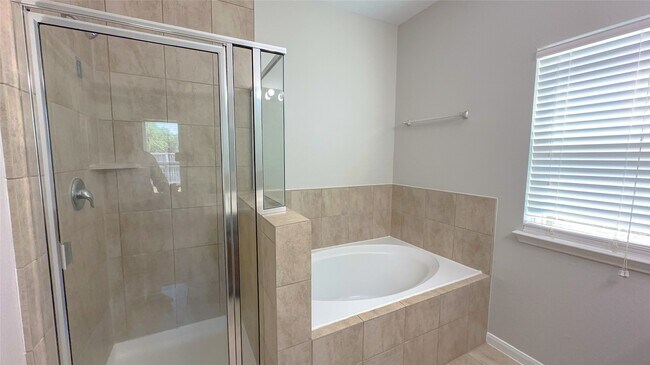Building Photo - 4106 Mossy Pl Ln
