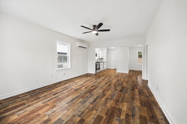 Building Photo - 2701 Truxillo St