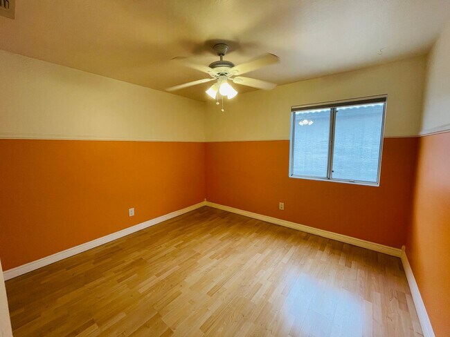 Building Photo - Prime Tempe Location!