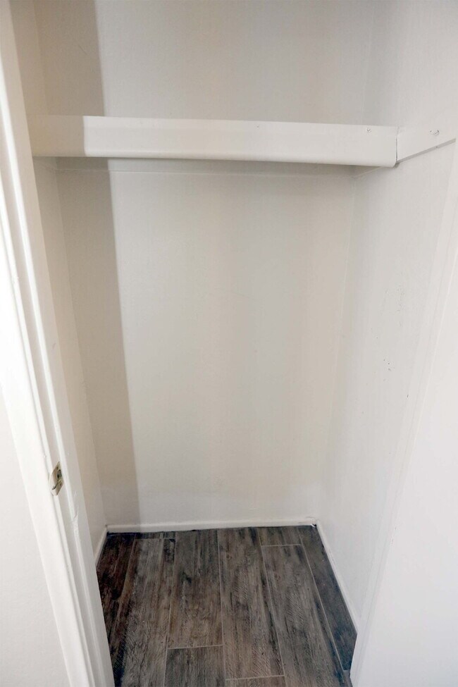 Building Photo - Beautifully Renovated 2-Bedroom Home in a ...