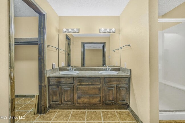 Building Photo - 4409 Shadow Wood Cir