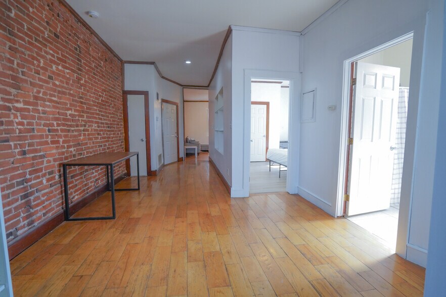 Building Photo - 5943 Kingsbury Ave
