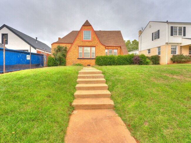 Building Photo - 2605 NW 24th St