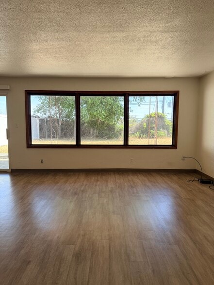 Building Photo - 539 W Crest Dr