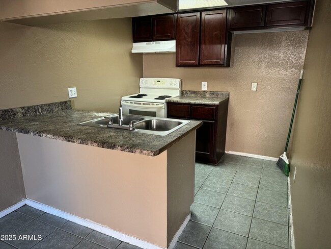 Building Photo - 1424 N 53rd Ave