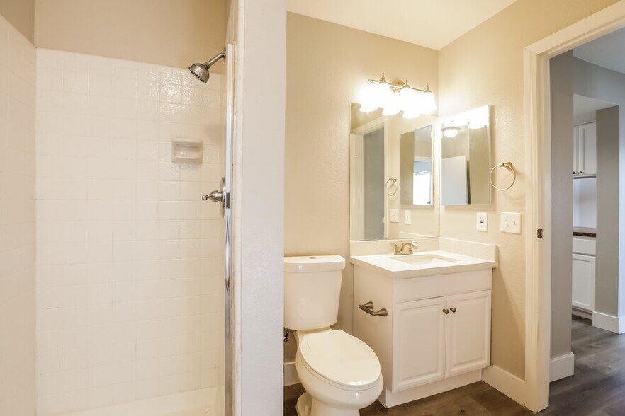 Building Photo - 106 Spinnaker Dr