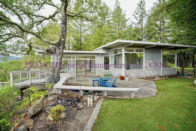 Building Photo - "Spacious 4-Bedroom Oasis with 3 Full Bath...