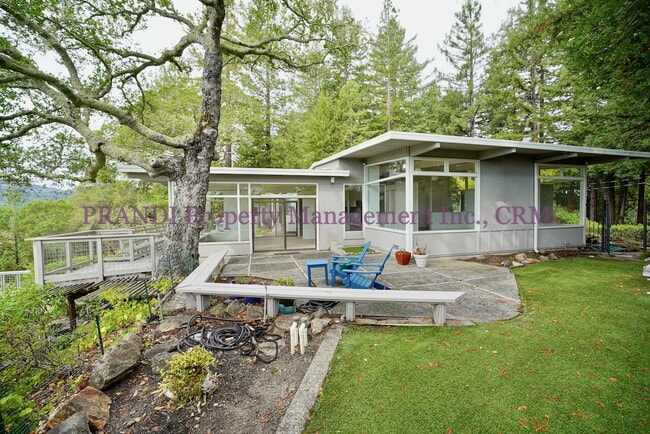 Building Photo - "Spacious 4-Bedroom Oasis with 3 Full Baths in Beautiful Kent Woodlands"